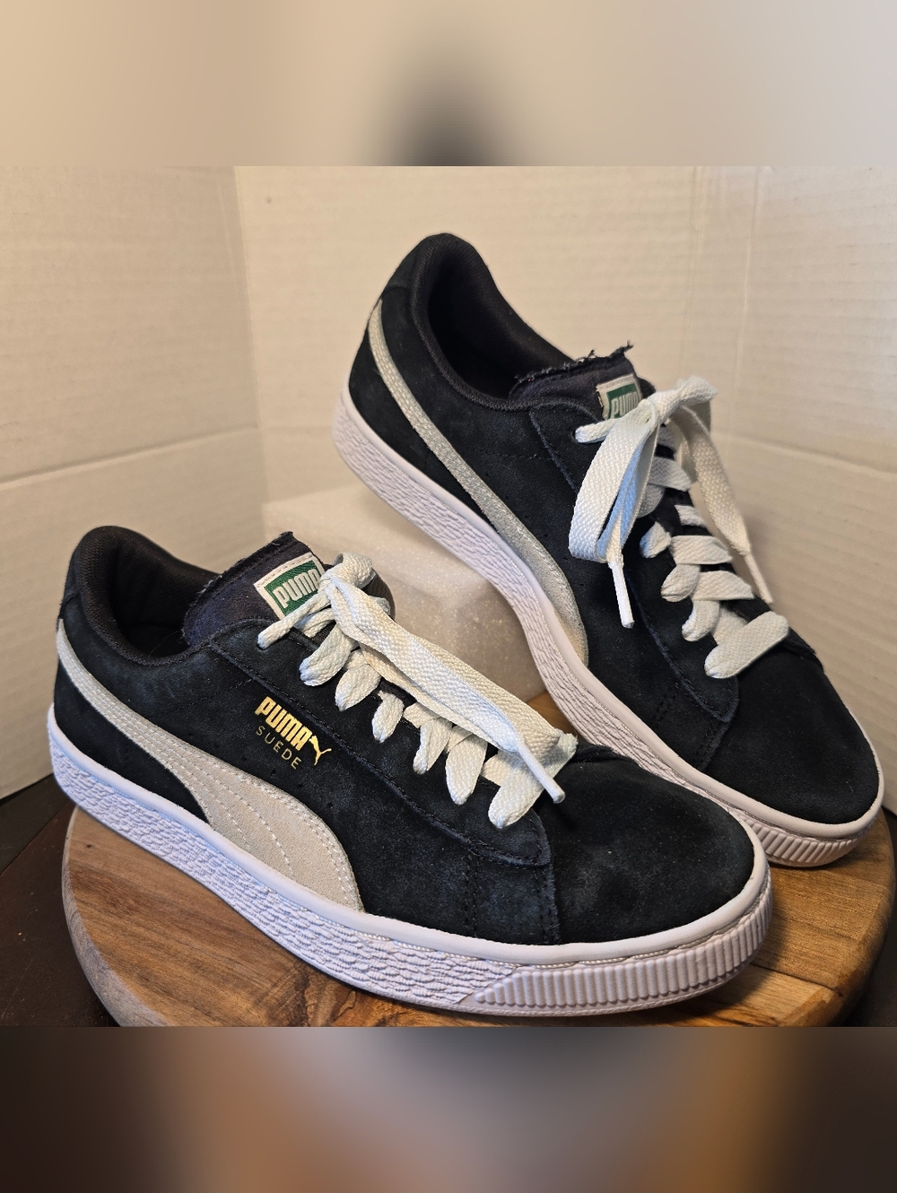 PUMA Men's Classic Suede Black/White Size 6.5 Womens Size 8
